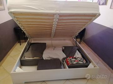 camera con letto contenitore, materasso e armadio