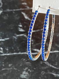 Orecchini a cerchio blu elettrico