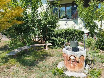 Pozzo antico in pietra e panchine -set giardino