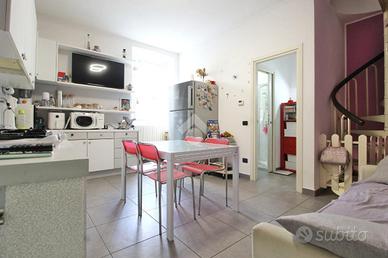 CASA DI CORTE A MARIANO COMENSE