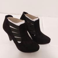 Stivaletti neri con tacco n. 35 Marco Tozzi 