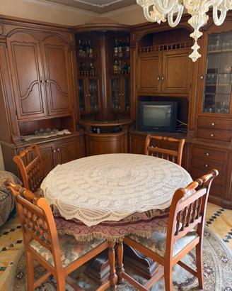 Mobile bar tavolo e 4 sedie gratis