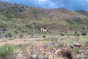 Terreno con rustico
