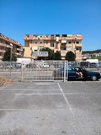 Spazio recintato per parcheggio auto, o barca