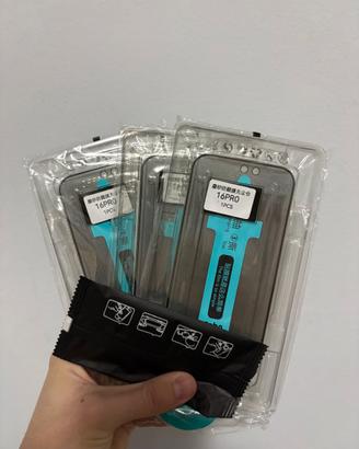 Pellicola Vetro Privacy iPhone 16 Pro Applicatore