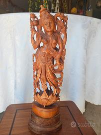 scultura in legno Dea Lakshmi intagliato a mano vi