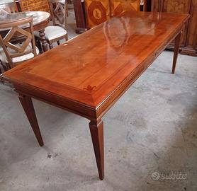 Tavolo in noce intarsiato