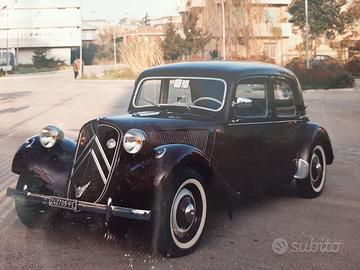 Auto d'epoca Citroen traction avant