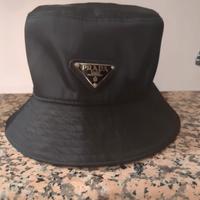 cappello prada