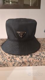 cappello prada