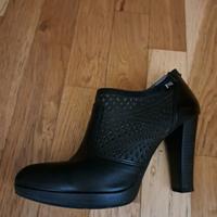 Stivaletto  in pelle nera
