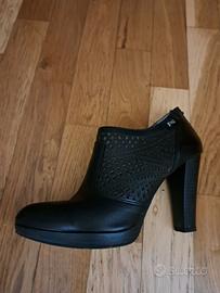 Stivaletto  in pelle nera