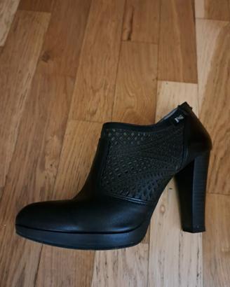 Stivaletto  in pelle nera