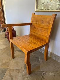 Sedia scultura in legno massiccio