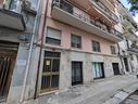 locale-con-doppia-vetrina-su-strada