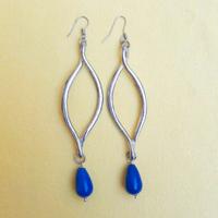Orecchini ,pendenti, argentati goccia blu