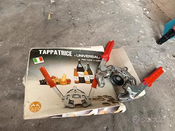 Tappatrice per tappi a corona