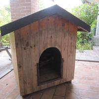 Cuccia per cani in legno