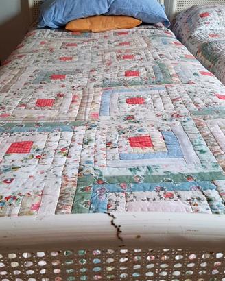 letto singolo stile shabby chic con materasso