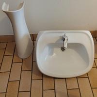 lavandino in ceramica bianco