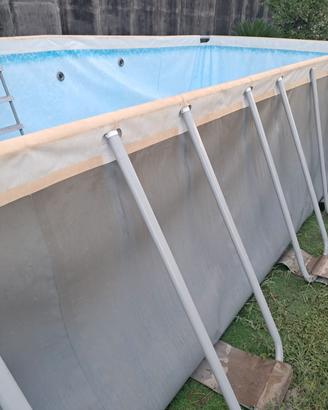 piscina con motore nuovissimo