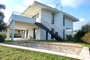 Villa indipendente a pochi passi dalla spiaggia