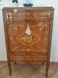 Mobile Bar in legno intarsiato
