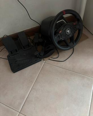 Volante e pedaliera da gaming
