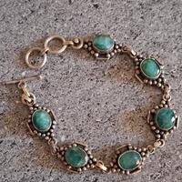bracciale con pietre verdi 