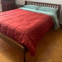 Letto matrimoniale di fattura artigianale