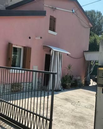 CASA INDIPENDENTE RISTRUTTURATA CON GIARDINO PRIVA