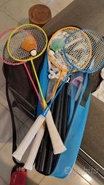 Set badminton 4 racchette rete e volani