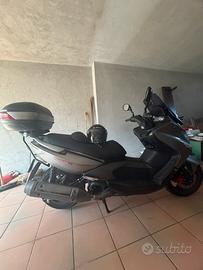 scooter con casco incluso