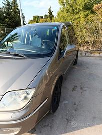 Auto in buone condizioni.