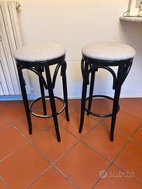 Coppia sgabelli in legno nero con seduta imbottita
