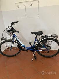 Bicicletta Venere con casco e lucchetto mis. 26