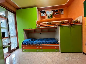 Cameretta con letto a castello