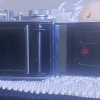 macchina fotografica comete con flash 