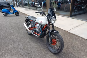 Moto Guzzi V7 RACER