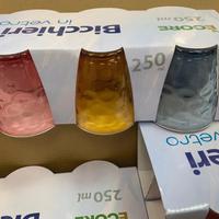 Set di bicchieri colorati