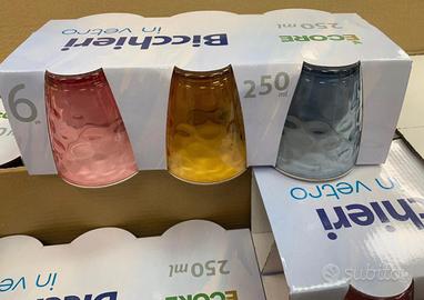 Set di bicchieri colorati