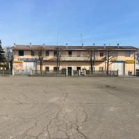 Capannone uffici con adiacenti N.2 appartamenti