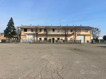 Capannone uffici con adiacenti N.2 appartamenti