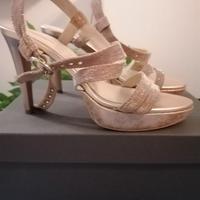 Sandalo  donna  nero giardini con plateau.