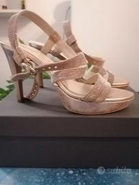 Sandalo  donna  nero giardini con plateau.