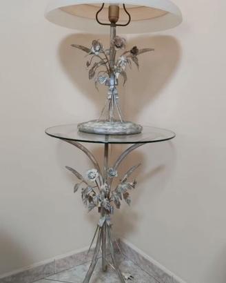 Tavolinetto con lampada