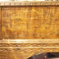 Meravigliosa cassapanca legno scuro intarsiata