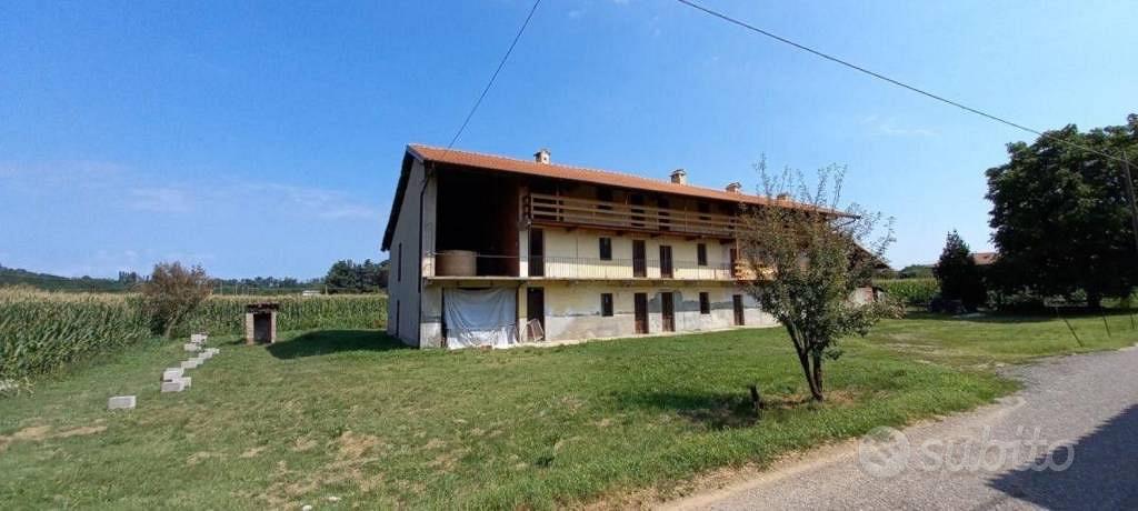 Rustico / Casale di 381 m² con più di 5 locali a O - Vista 4