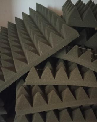 pannelli fonoassorbenti piramidali usati