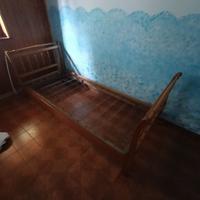2 letti singoli in legno